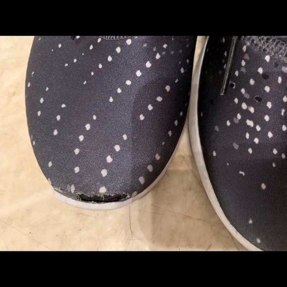 Nike Patterned Shoes - Picture 4 of 5